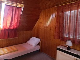 Akció! Zsóry- Fürdőn 3 szobás, nappali- étkezős téliesített nyaraló berendezéssel együtt eladó! - Kép 8.
